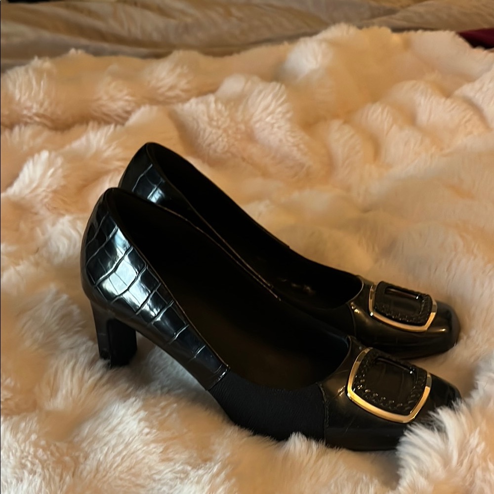 Black Heels with Sophisticated Gold Accent